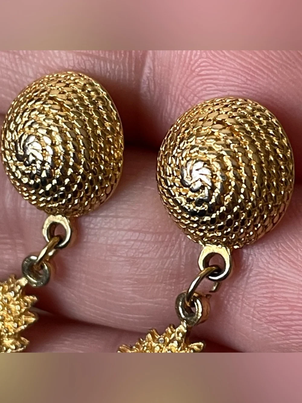 Vtg goldtone off-duty supermodel ‘90s style coiled rope dome dangle earrings